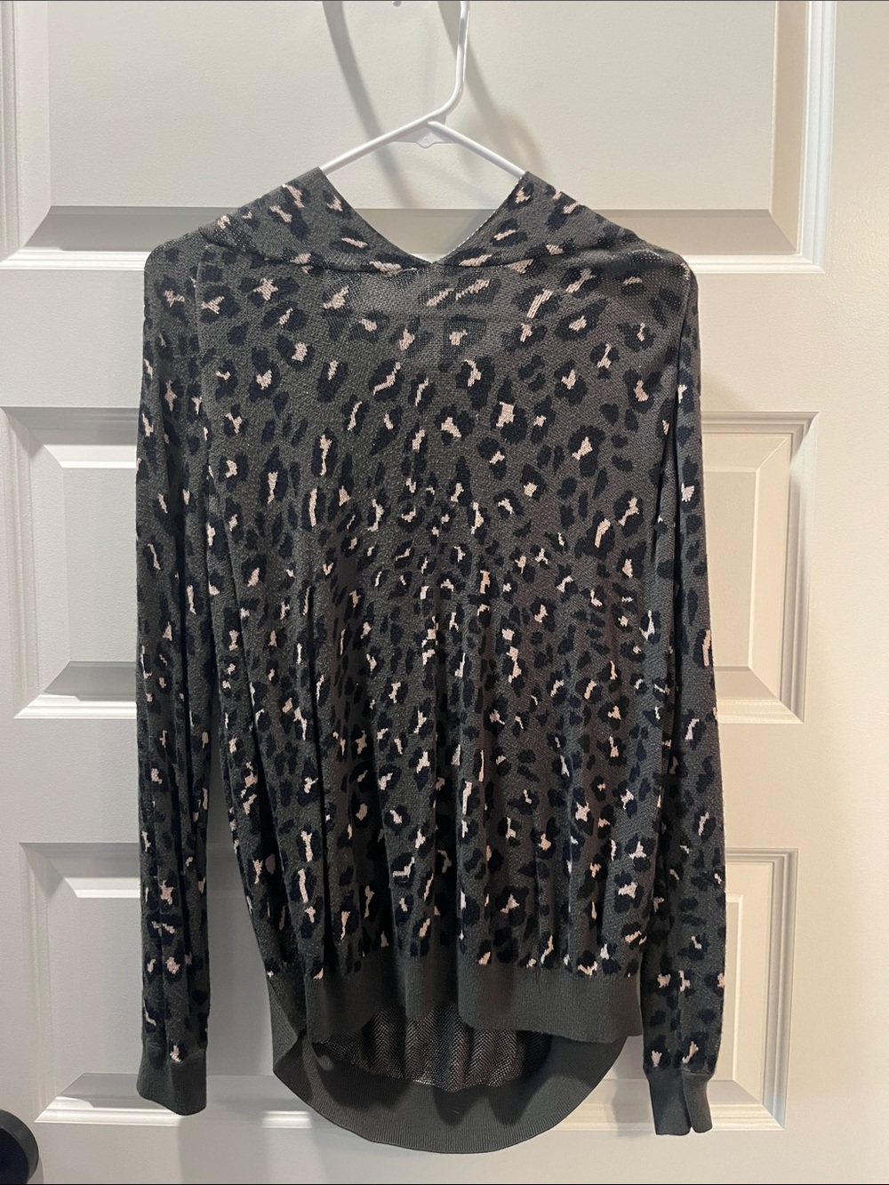 Leopard-Print Hooded Pullover Top in Dark Gray and Blush